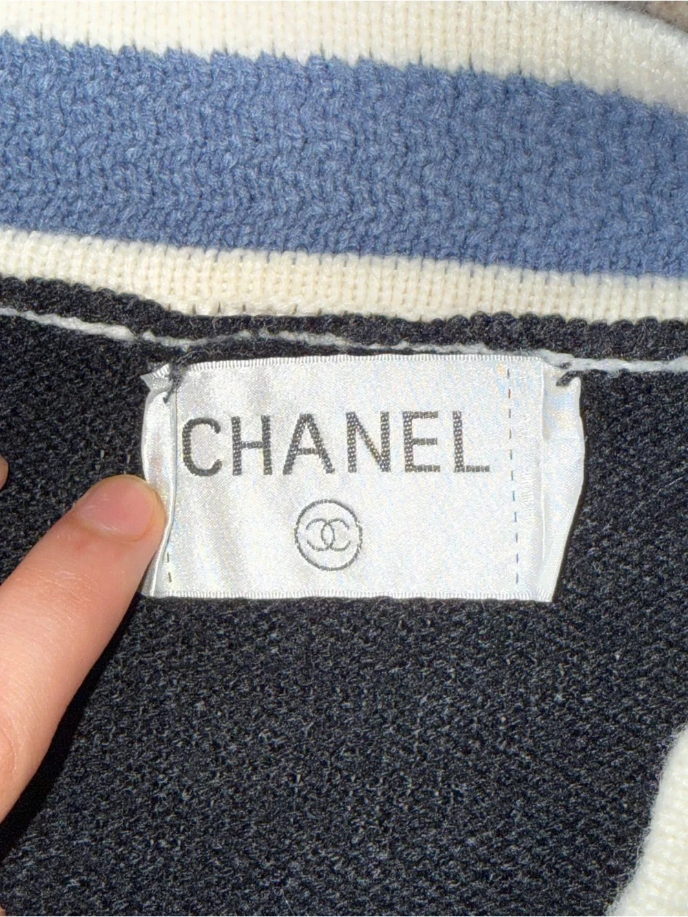 Chanel Cropped Knit Cardigan 🖤✨ - Picture 3 of 3